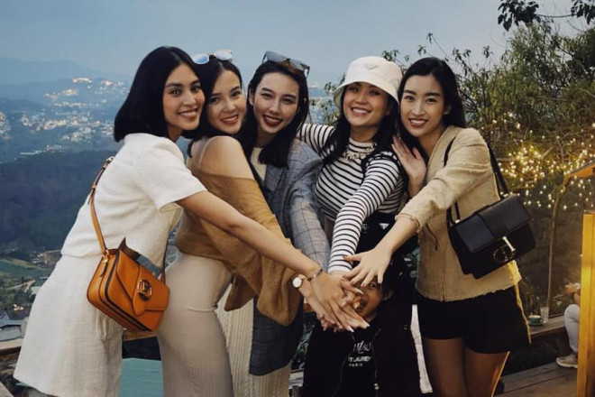 Á hậu Phương Anh diện váy trễ vai gợi cảm, H“Hen Niê mặc đầm xuyên thấu nóng bỏng