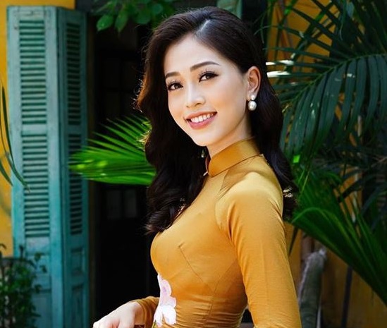 Tân Á hậu Việt Nam 2018 mặc kín đáo, giản dị vẫn xinh như mộng