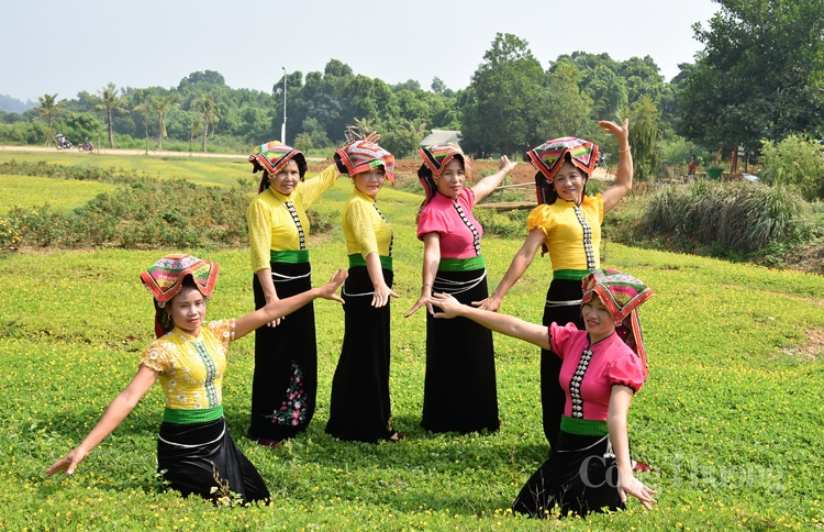 Khăn Piêu- "thước đo" tài năng và phẩm hạnh phụ nữ Thái