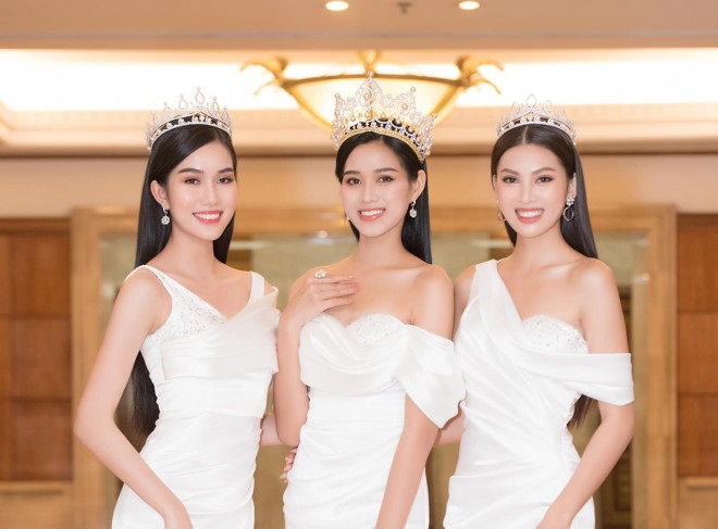 Đỗ Thị Hà, Phương Anh, Ngọc Thảo diện váy xẻ cao khoe vẻ quyến rũ sau đêm đăng quang