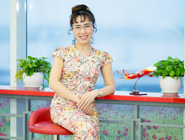 Chuyện khởi nghiệp của "nữ tướng" Vietjet: Gác lại giấc mơ làm cô giáo, kiếm 1 triệu USD ở tuổi 21, trở thành nữ tỷ phú đầu tiên của Việt Nam