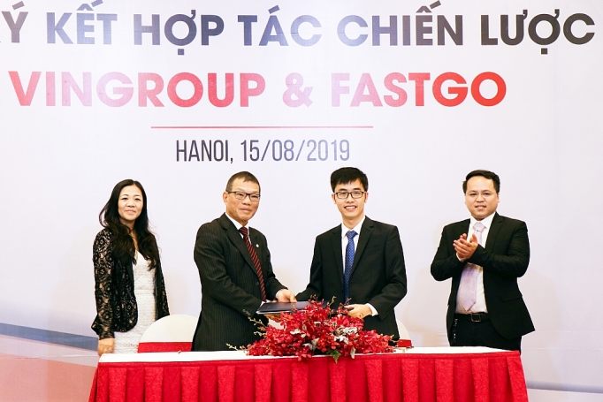 VINFAST hợp tác với FASTGO cung cấp dịch vụ xe công nghệ