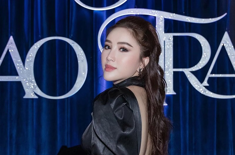 Bảo Thy khoe gương mặt tự makeup, fans lo sợ thợ trang điểm của cô nàng sẽ mất việc