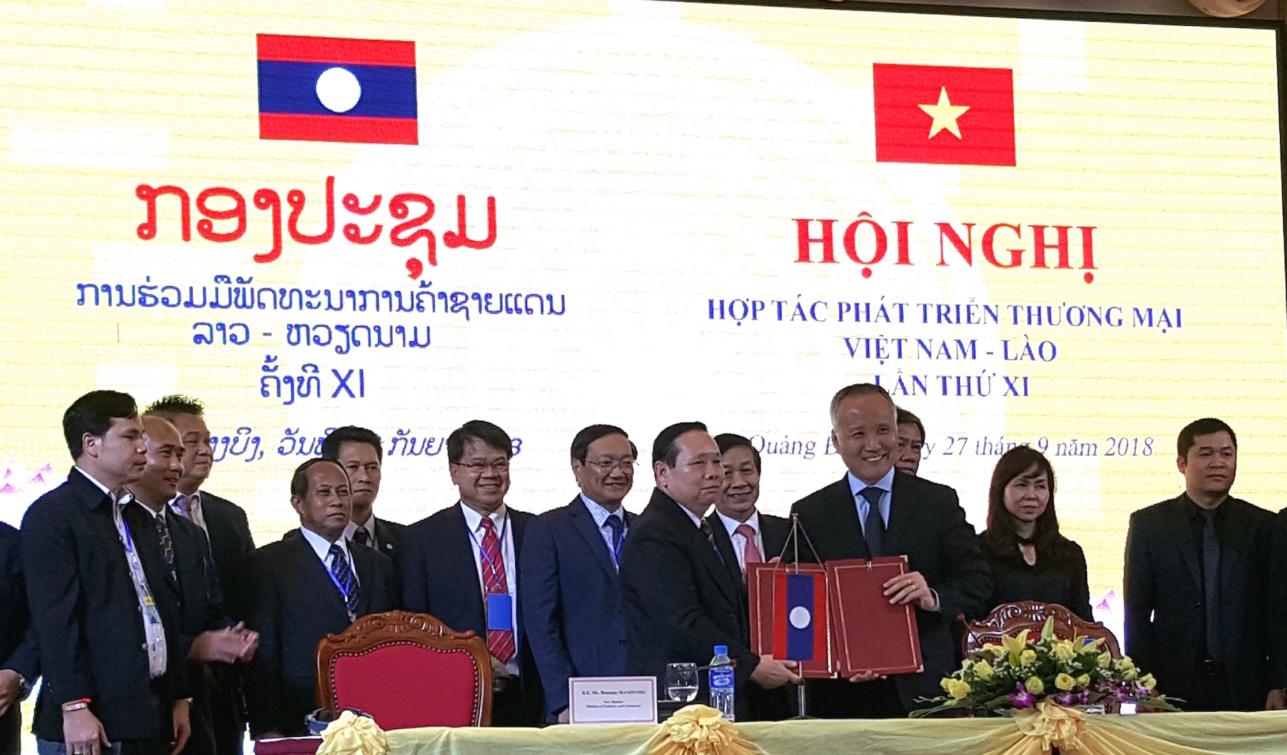 Việt Nam - Lào hợp tác phát triển thương mại biên giới