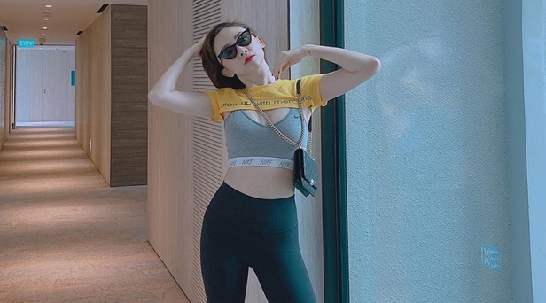 Mặc crop top mini, Tóc Tiên vẫn có cách khiến người ta khó mà chê phản cảm