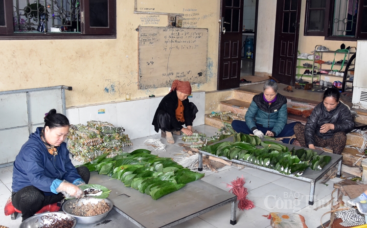 Người dân Phú Nhi kiếm trăm triệu mỗi năm nhờ làm bánh tẻ