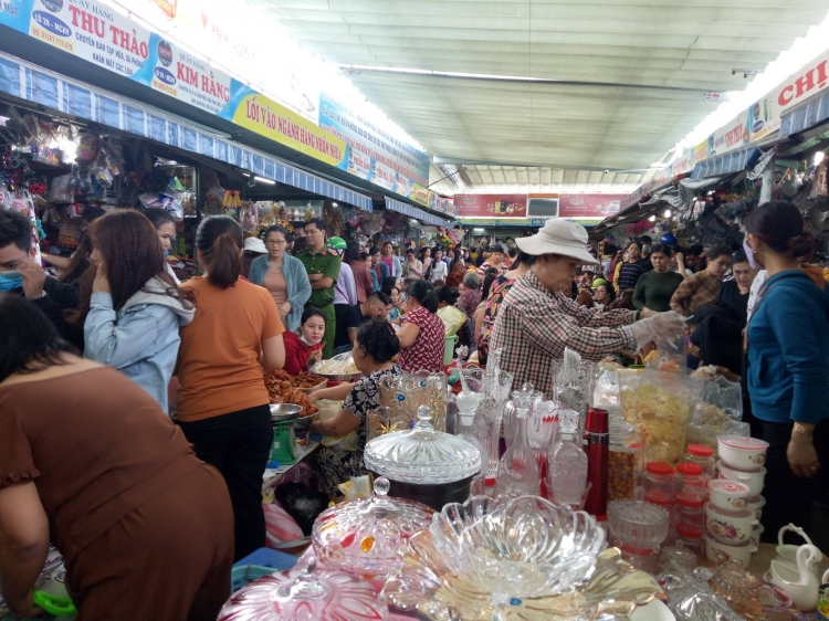 Thị trường bánh, kẹo, mứt Tết ở Đà Nẵng chuộng hàng trong nước