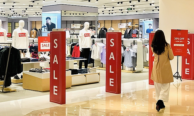Nhiều cửa hàng đua giảm giá trước Black Friday
