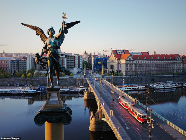 Những bức tượng bí ẩn ở thủ đô của Cộng hòa Czech