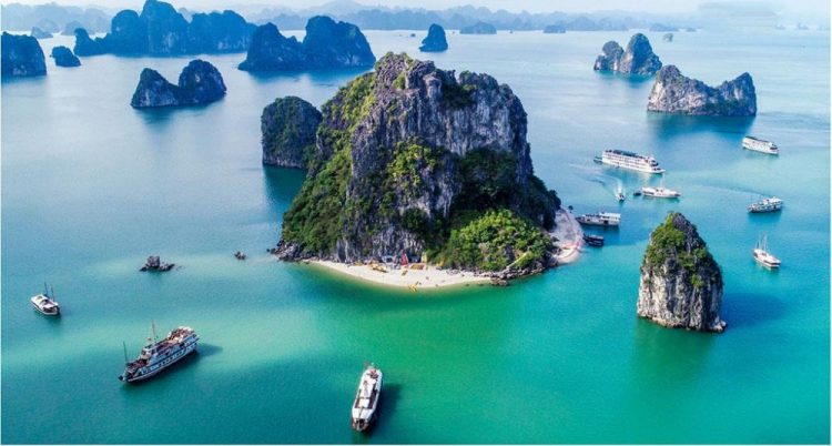 Vịnh Hạ Long vào Top 50 kỳ quan thiên nhiên thế giới