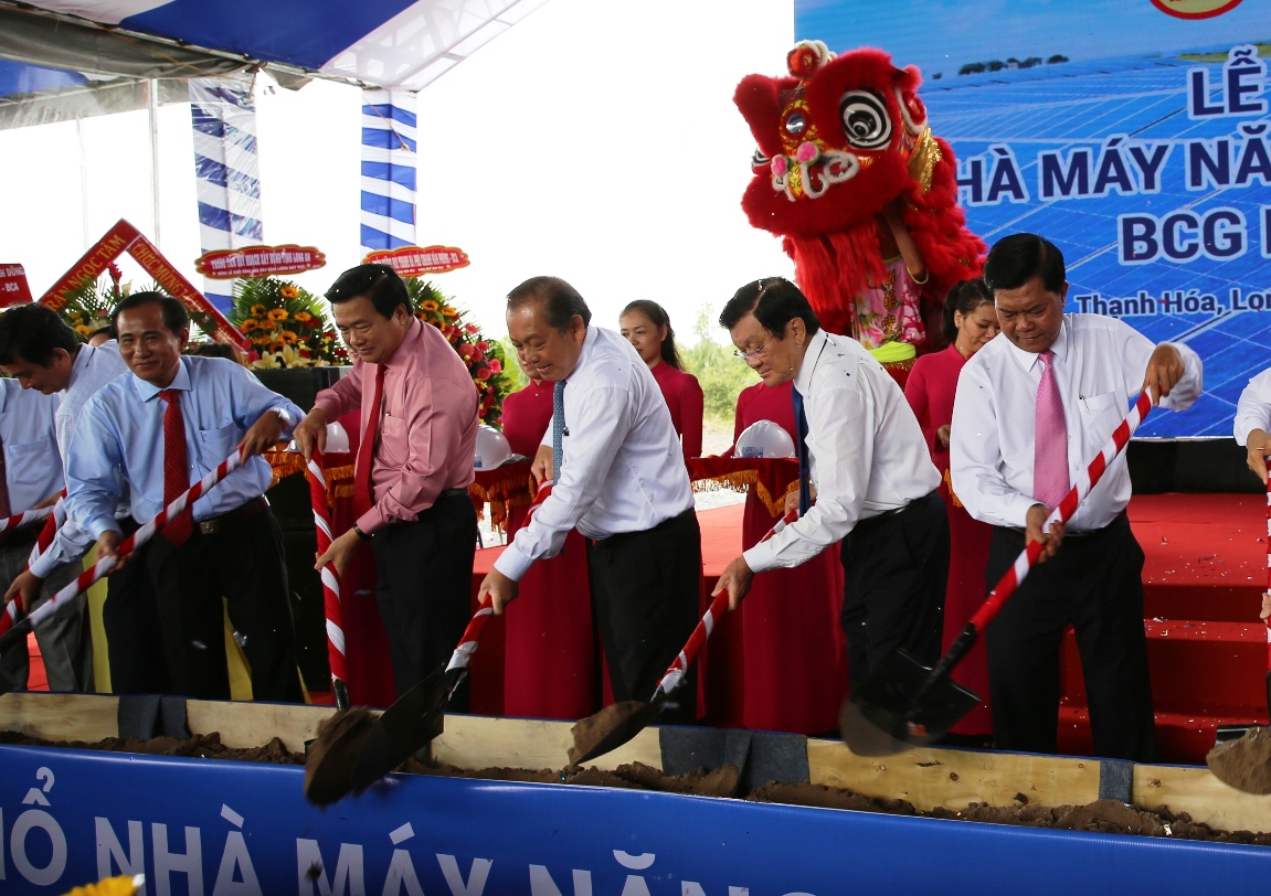 Phó Thủ tướng dự lễ động thổ dự án điện mặt trời đầu tiên tại Long An