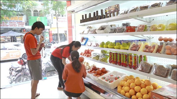 Trái cây ngoại "lên ngôi" mùa Tết