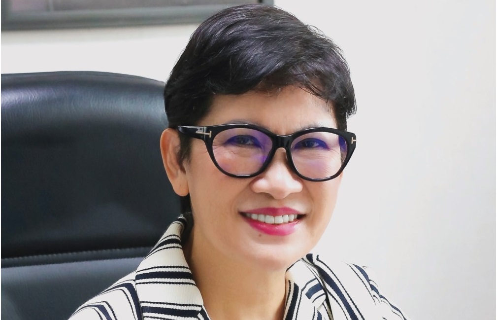 Bà Ashley Ngô - Chủ Tịch Tập Đoàn Mắt Kính AR - AR Group - Nên Tạo Thêm Những Ngày Kỷ Niệm Cho Kiều Bào Trên Quê Hương