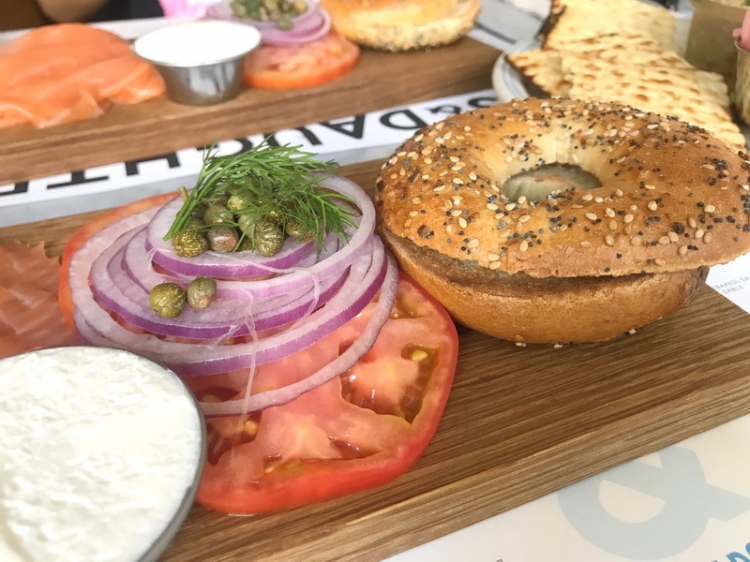 Bagel – chiếc bánh mì vòng mang hương vị Bắc Mỹ