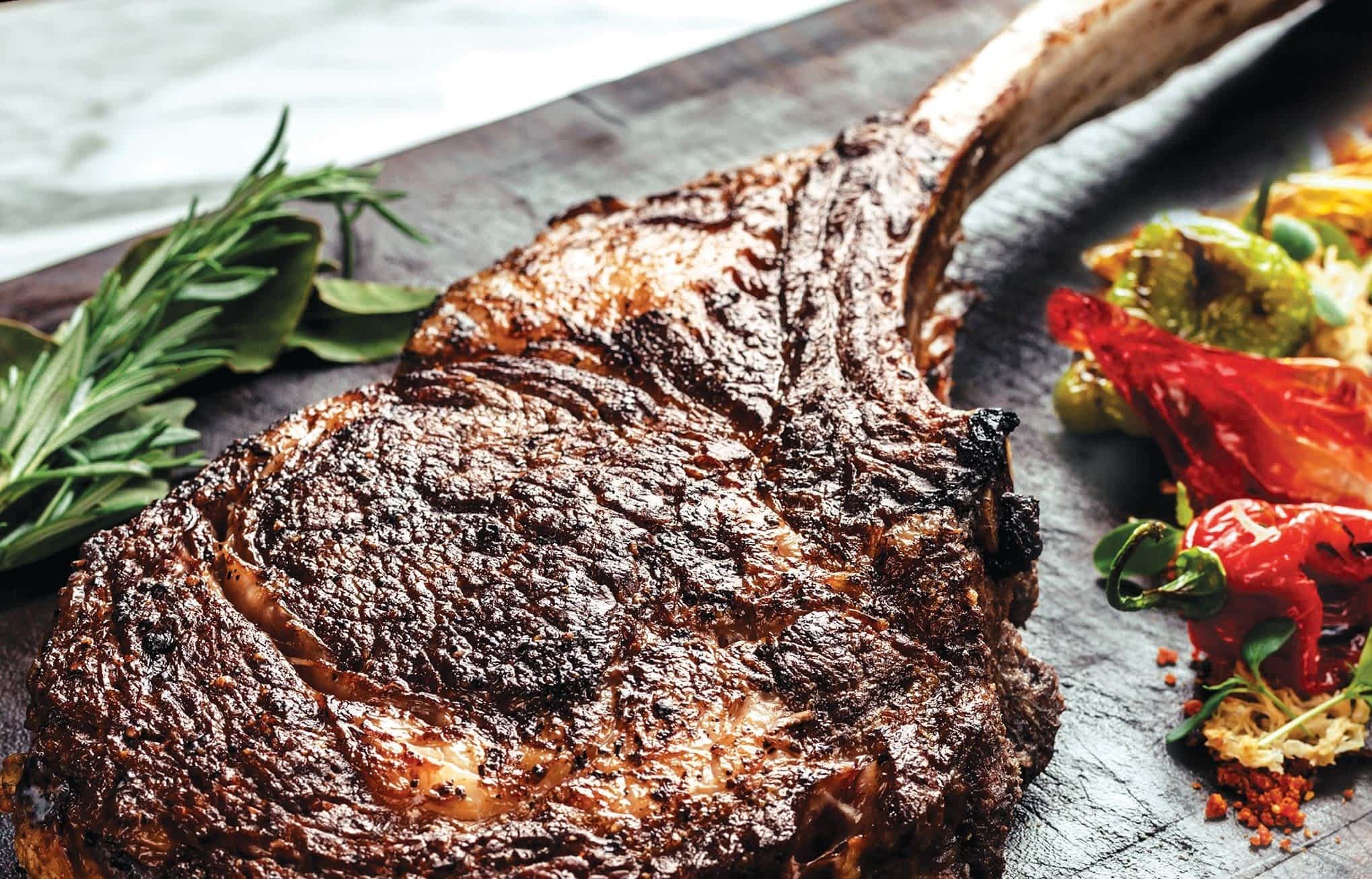 Bít tết bò Wagyu Tomahawk