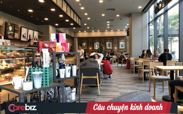 Ông Đặng Lê Nguyên Vũ "chê" Starbucks bán thứ nước có mùi cà phê pha đường, nhưng vị chuyên gia F&B này phản biện: Starbucks không bán cà phê, họ bán văn hoá cà phê!