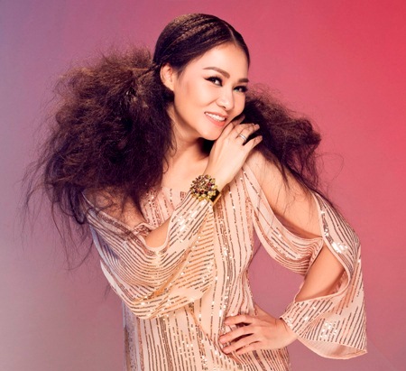 Ca sĩ Thu Minh và ca sĩ Mỹ Lệ chấm thi tài năng Quyền năng phái đẹp 2015