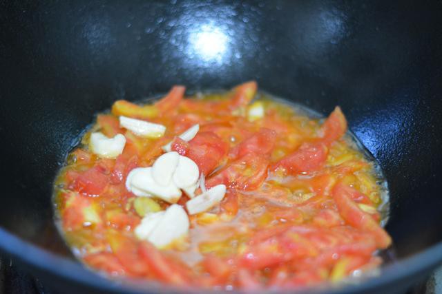 Ngọt thơm canh bò nấu nấm cho bữa cơm mùa đông thêm hấp dẫn