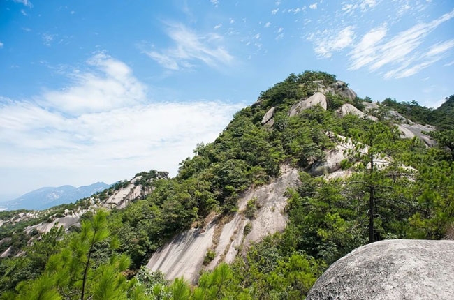 Cảnh quan trên đỉnh ngọn núi này giống hệt sa mạc, được ví như ““thiên đường đi bộ đường dài““