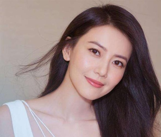 “Chu Chỉ Nhược“ đẹp nhất của Kim Dung như tiên nhờ tình yêu với “phi công trẻ“