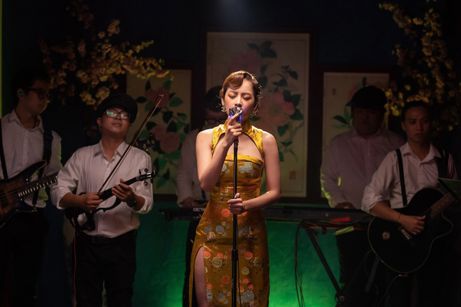 Chi Pu quyến rũ với sườn xám cách tân