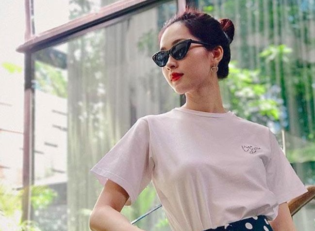 Chiếc quần rộng chấm bi có gì hot mà sau sinh Đặng Thu Thảo mặc đi mặc lại?