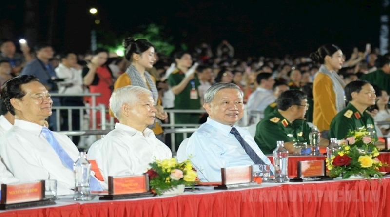 Chương trình nghệ thuật đặc biệt “Đất nước trọn niềm vui” chào mừng 50 năm Ngày Giải phóng miền Nam, thống nhất đất nước
