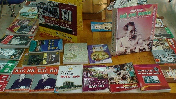 Triển lãm sách, tư liệu về Bác Hồ