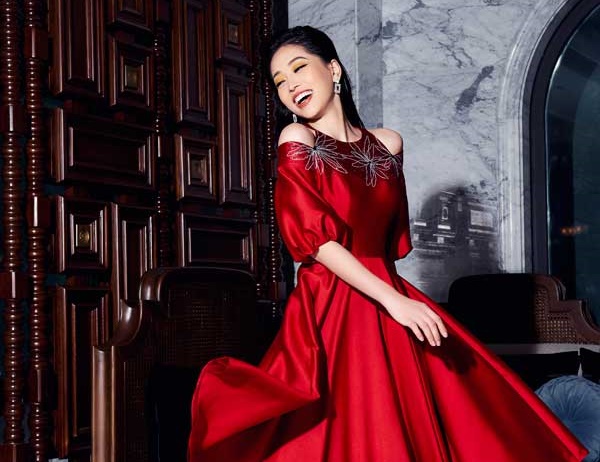 Á hậu Phương Nga kiêu sa trong trang phục tôn vẻ đẹp nữ quyền của NTK Xuân Lê