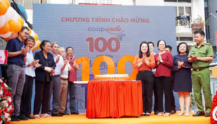 TP.HCM chào đón cửa hàng bách hóa hiện đại thuần Việt Co.op Smile thứ 100