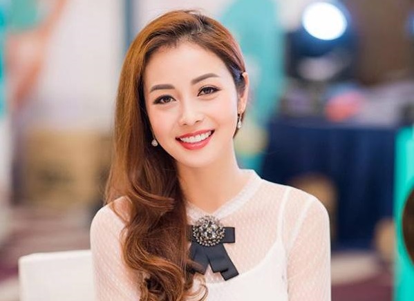 Tưởng chừng xinh đẹp bất chấp thời gian, cuối cùng Jennifer Phạm cũng để lộ khuyết điểm già nua
