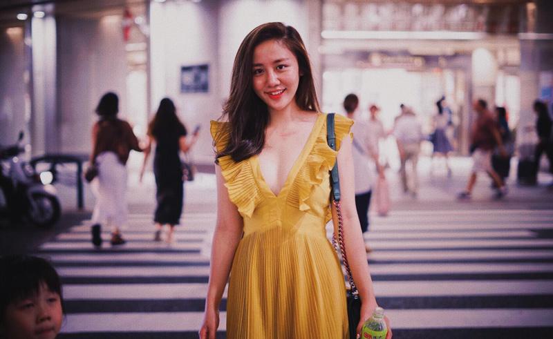 Lạ lùng nữ ca sĩ sinh năm 1995 càng trang điểm càng xấu, quẹt tí son lại xinh ngất ngây