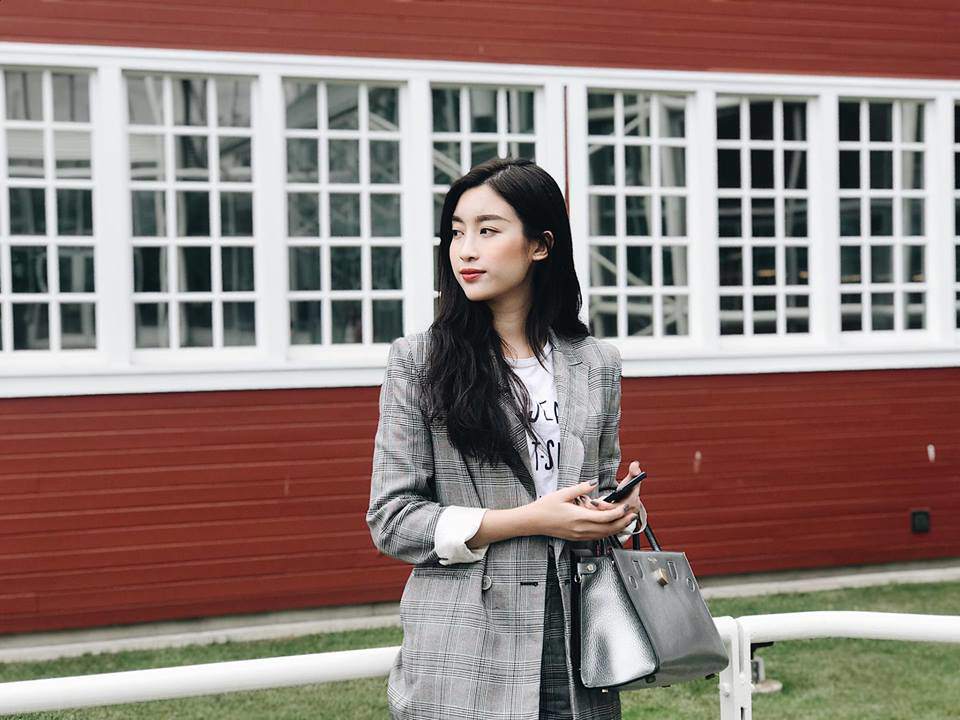Lâu lắm rồi mới thấy "Hoa hậu nghèo nhất Vbiz" sắm hàng hiệu