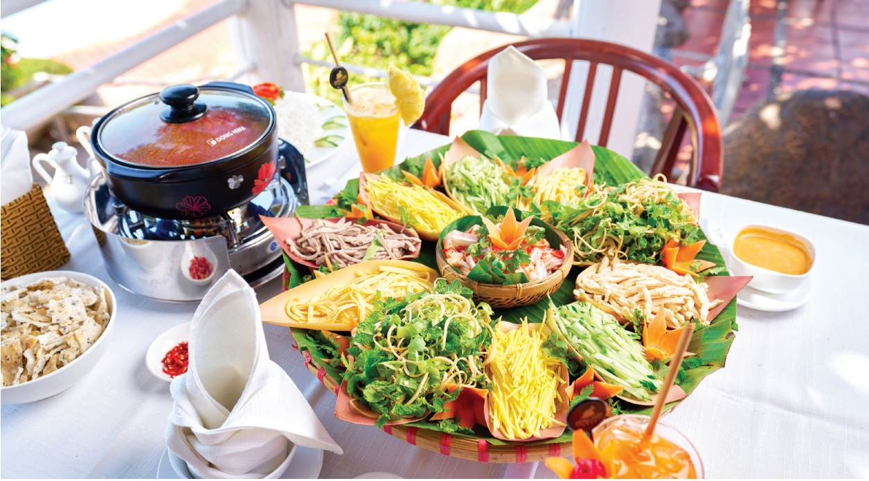 Độc đáo món lẩu thả không thể bỏ qua khi du lịch tại Phan Thiết
