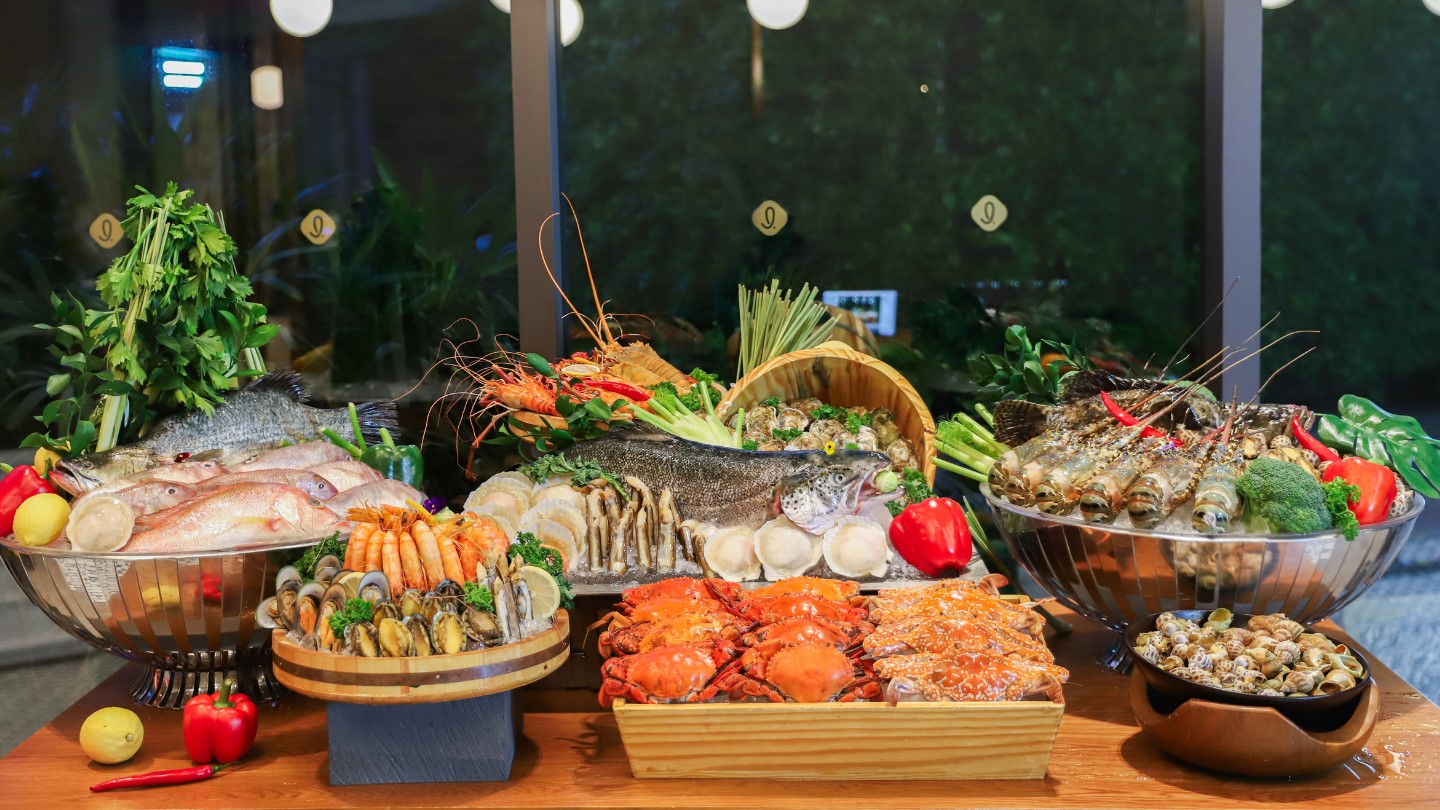 Trải nghiệm ưu đãi tiệc buffet hải sản “ Đi 4 Tặng 1”