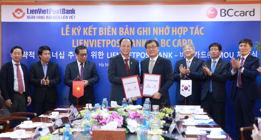 LienVietPostBank và BC Card hợp tác phát hành thẻ thông minh