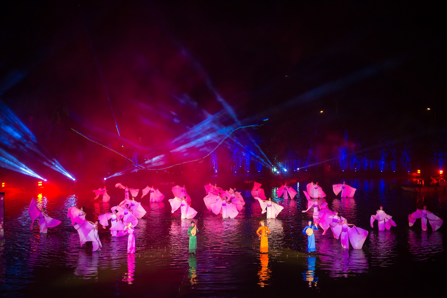 Thực cảnh “TINH HOA BẮC BỘ” - Show diễn chạm đến trái tim người xem