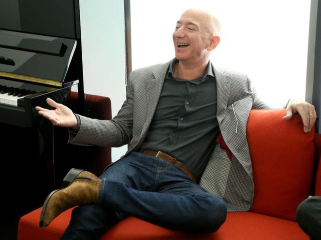 9 sự thật nổ não về sự giàu có tột cùng của CEO Amazon, Jeff Bezos