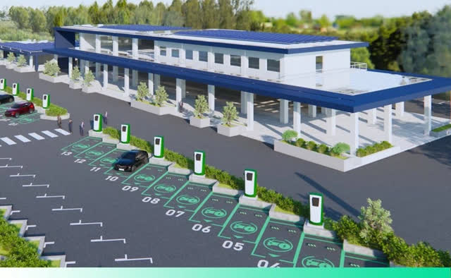 Bắt tay đầu tư trạm sạc xe điện trên khắp cả nước, VinFast có thể học được gì từ Tesla?
