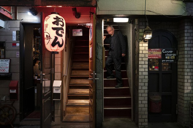 Phố cổ 'hoàng kim' của Tokyo: Nơi 300 nhà hàng cùng nhau 'trốn' thế giới hiện đại, chen chúc trong diện tích bằng nửa sân bóng