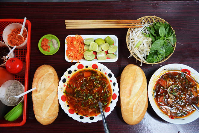 Quán ăn trong hẻm nhỏ khách kéo đến nườm nượp ở Sài Gòn