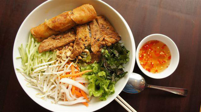 Quán bún thịt nướng có thâm niên trên 20 năm ở Sài Gòn