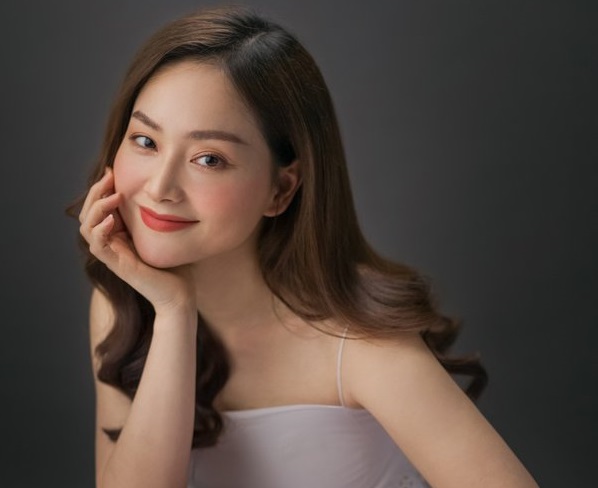 Lan Phương khoe vẻ quyến rũ, thần thái cuốn hút trong bộ ảnh mới