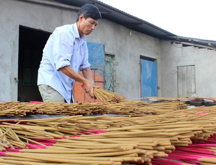 Về làng nghề làm hương thơm truyền thống lớn nhất miền Bắc