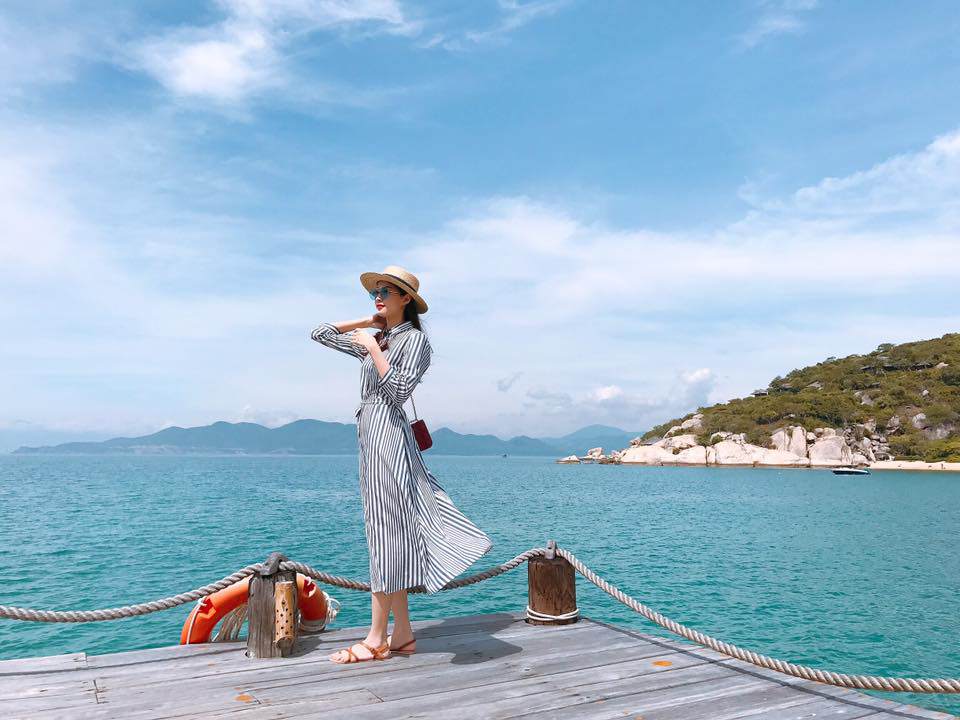 Chân bị vòng kiềng nhưng Đặng Thu Thảo lại có rất nhiều cách để giấu nhẹm đi
