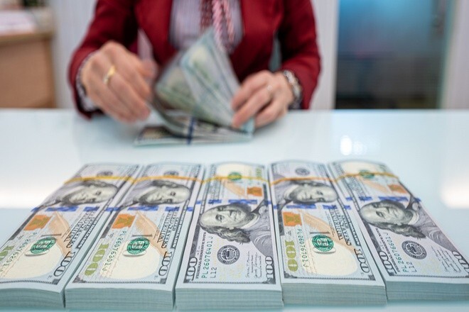 Tỷ giá biến động, ngân hàng ‘hốt bạc’ từ kinh doanh ngoại hối