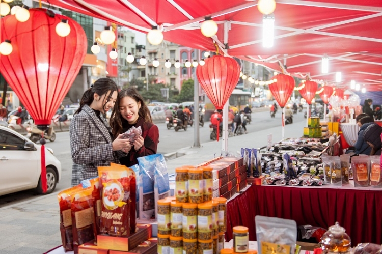 Vincom tưng bừng mở hội “Đón Xuân Gắn Kết - Vui Tết Tài Lộc”