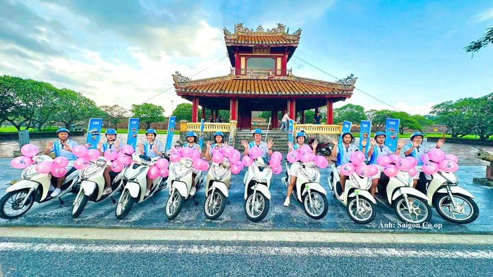 Không khí mua sắm rộn ràng tại các siêu thị thuộc hệ thống Saigon Co.op trong những ngày đầu triển khai chương trình tri ân khách hàng.