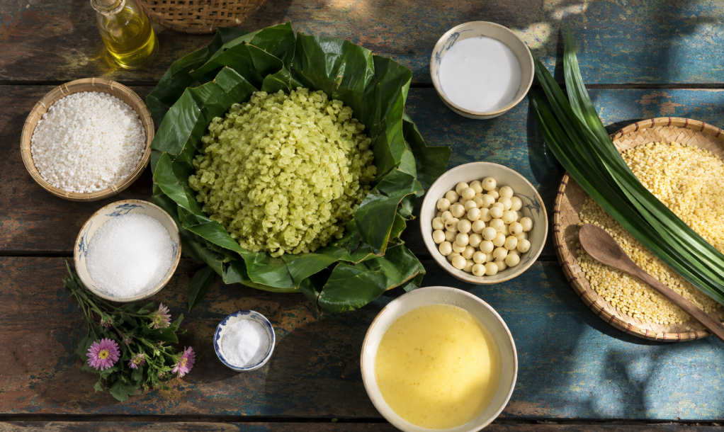 Những nguyên liệu để làm món xôi cốm.