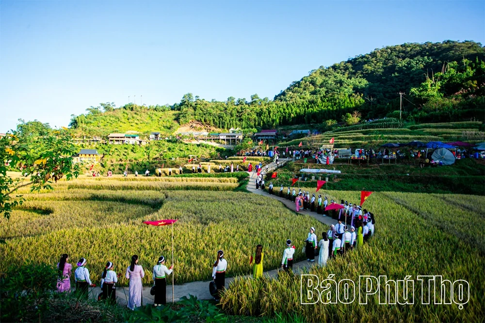 Bản Mừng Cao Phong - sắc màu du lịch vùng cao